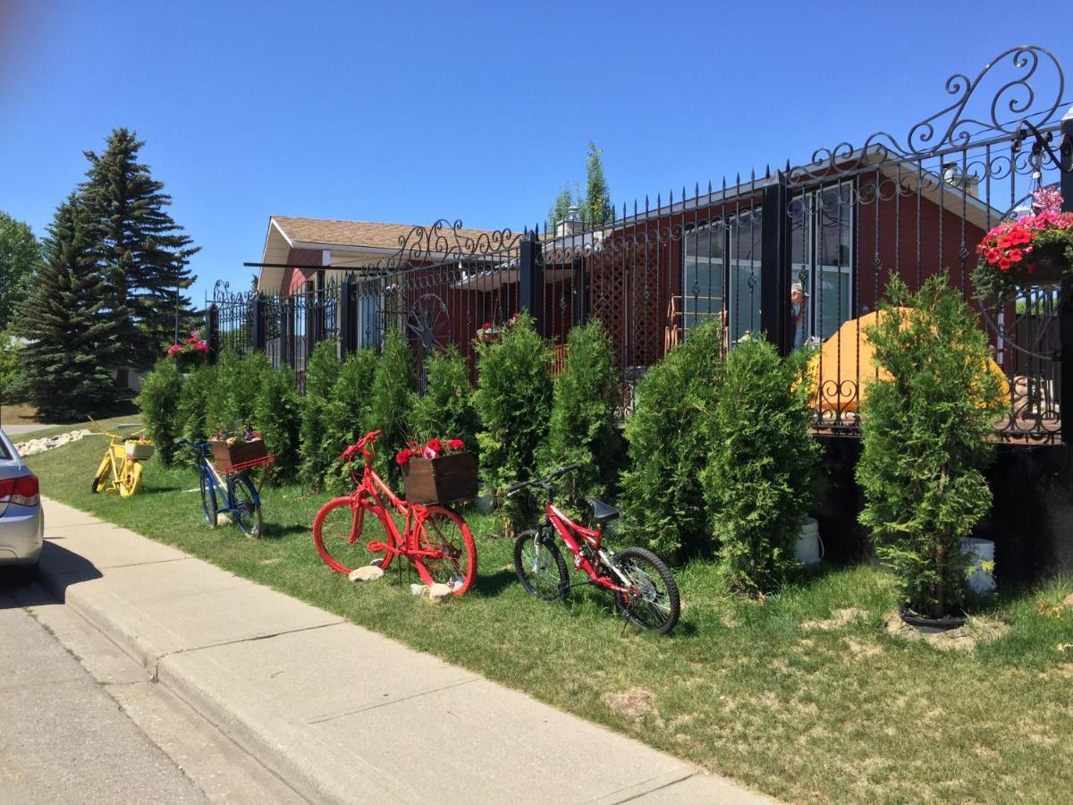 The Calgary Hub Hostel Style Home Bagian luar foto