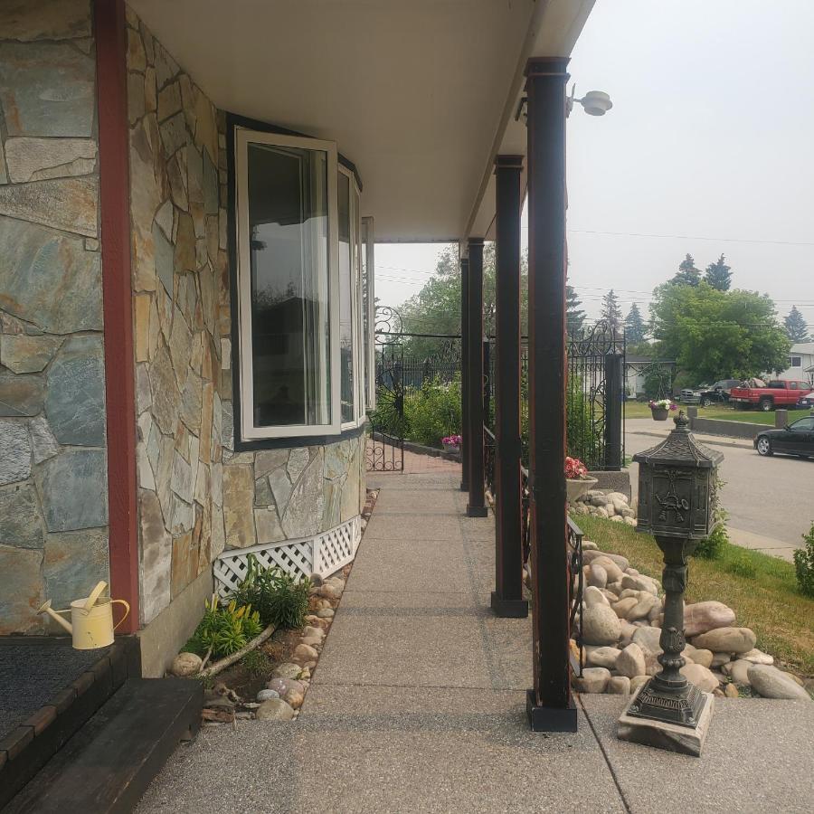 The Calgary Hub Hostel Style Home Bagian luar foto